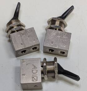 0309-01 Adi Lot Of 3 - Pneumatic 2 Position Toggle Switch Valves 0309 01