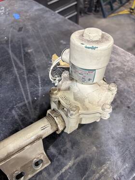 8215b070 Asco Red-hat 1-1/4 Inch Air And Fuel Gas Solenoid Valve Used
