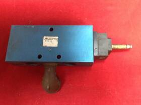 B7128-133 Automatic Valve Av Large Pneumatic And 90 Deg 1/2 Fitting Usnp