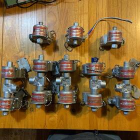 2-j2082 Barksdale Lot Of Crescent Solenoids And Valves