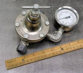 84-501 Binks Back Pressure Fluid Valve 1/2 Inch Npt With Gauge