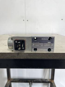 0-811-402-019 Bosch 0811402019 Directional Valve 315 Bar With 831 006 055 Coil 24vdc 0.8a