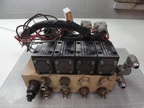 081wv06p1n112ws110 Bosch 081wv06p1n112ws110/50b0 Lot Of 4 Solenoid Valves With Manifold T50551