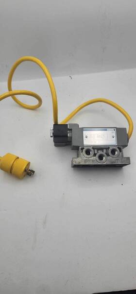 0820023040 Bosch Used Solenoid Valve