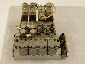 0820022126 Bosch 820022126 Lot Of 4 Valves With Manifold T85679