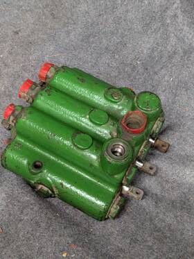 31523-2c Cessna Hydraulic Directional Control Valve 3 Spool - Nice