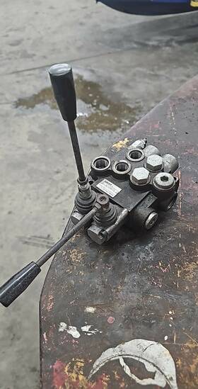 9-12461 Chief 220907 2 Spool 10 Gpm Da Hydraulic Valve