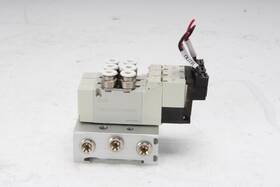 4gd119-e23c-fl616887 Ckd 3x Solenoid Air Valves With Manifold