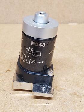 R-343 Clippard Minimatic 3 - Way Delay Valve