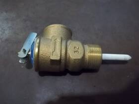 Wl21-1 Conbraco 18c402 Bronze Relief Valve 150 Psi At 210f