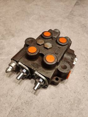 1z0202 Cross Hydraulic Control Valve 2 Spool No Handles Refurbished
