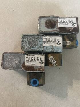 064682 Emerson 3 Lot Of Used Solenoid Valve 204cd 1/4b5/32p