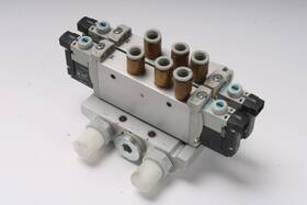 Vuvg-l14-t32c-mzt-g18-1p3 Festo 2x Solenoid Valve With Manifold