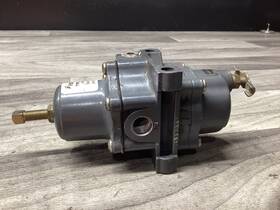 67cf-208 Fisher Controls 67cf-208/gf 250psi Air Supply Pressure Regulator #132n36 Si