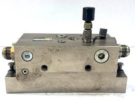 100055-4 H20 Jet Side Mount Intensifier Hydraulic Manifold