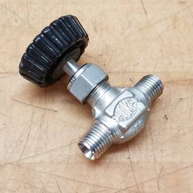 3712g4y Hoke Bolted Forged Body Needle Valve 1/4 Inch Gyrolok 5000 Psi - Used