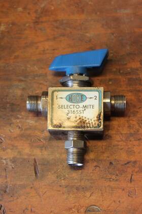 7165g6y Hoke Selecto-mite 3-way Ball Valve 500 Psi - Used