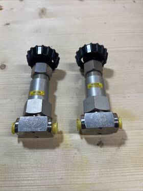 4251f2y Hoke Controls 2 Globe Valves Assembly 1/8 Inch Npt X Right Angle