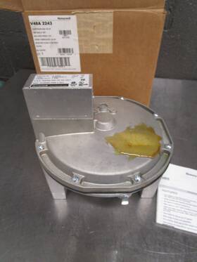 V48a2243 Honeywell 2 Inch 120v Gas Valve 1# Max. Oem New But Damaged
