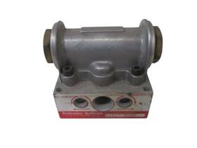 Mros7005268-31607-9000 Industrial Mro Schrader Bellows 31607-9000 Four Way Valve Unmp