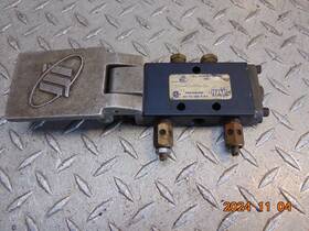 375-02-001-34 Ingersoll Rand Solenoid Valve W Switch