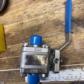 367f Inline 3 Way Stainless Steel Valve Size 13/4 Trim 316 Ss Seal