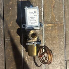 904105901 Johnson Controls V46aa-44 3/8 Inch Water Valve Range 70-260# Max 150 Psig