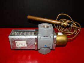 V47ae-3 Johnson Controls Penn 1 1/4 Inch Temperature Water Actuated Valve 160-230 F