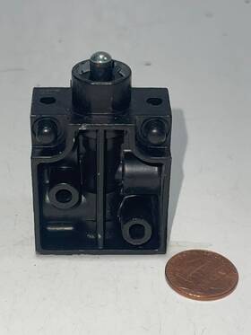 31090001 Joucomatic Pneumatic Push Button Valve Pilot 3/2 Manual 1/8 Inch