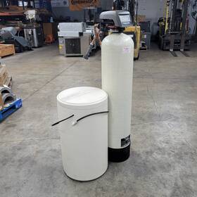 Wmg277613 Logix 255/760 Softener Valve With Resevoir And Poly-glass Tank 12 X 52