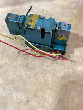 Pm-111da Mac 6221a111 Solenoid Valve With Base 110/120v -used