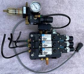 92b-aaf-bja-dm-ddap-1dm3 Mac Three 3 Solenoid Valves Mounted On Manifold
