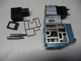 714c-12-p1-591jb Mac Valves #714c-12-p1-591jb 4 Way Solenoid Valve 24vdc With Flow Controls. Used