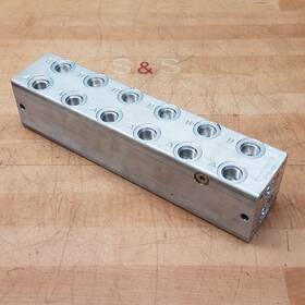 Bm-ahp03s2-06 Magnaloy In-line Bar Manifold 6 Station Sae Oftring Ports - Used