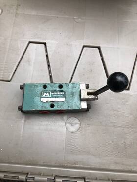 5140-01 Modernair Pneumatic Air Valve Model 876 Aro
