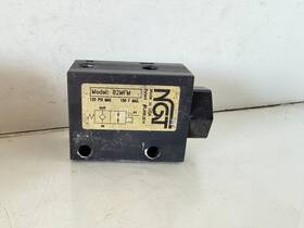 B2mfm Ngt Pilot Operated Check Valve 1/8 Inch Npt 150psi 32
