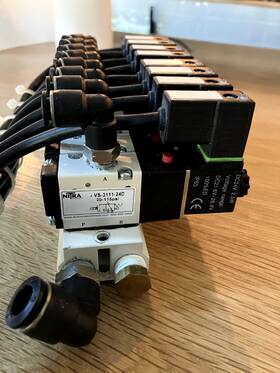 Avs-3111-24d Nitra Pneumatic Solenoid Valve 24v-dc 20-115 Psi Bank Of 8 Valves
