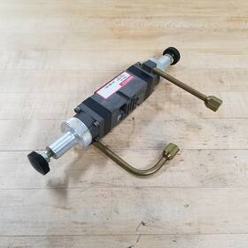 081ro100j Numatics Numatic Valve Regulator 1/8 Inch Fnpt - Used