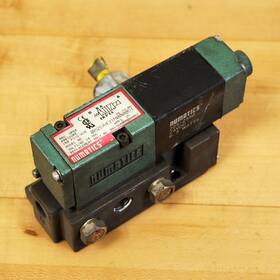 0825a431m000061 Numatics Solenoid Valve With Manifold Block 24 Vdc 150 Psig