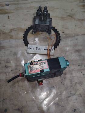 082sa431k Numatics Solenoid Block With 228-703b Coil Used