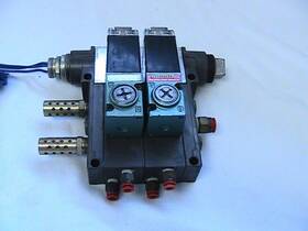 11sad415b Numatics 2 Used Mark 7 Valves Mounted On Manifold Miniblok