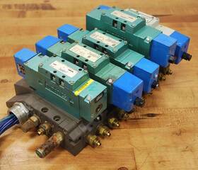 I12bb415mp00061 Numatics Manifold Blk With Various Solenoid Valves Inc. - Used