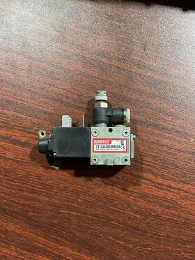 L01sa4592 Numatics Solenoid Valve 237-5725 110-120 Volts 60 Hz .06 Amps 150 Psi