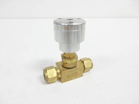 B-8bk Nupro 10 Bellows Sealed Valve Gasketed Pctfe Stem Tip 1/2 Inch Swagelok