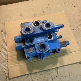 20101105 Parker Hydraulic Directional Control Valve - Working