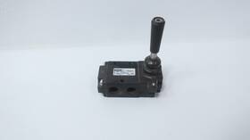 523831000 Parker Manually Operated Directional Control Valve 1/4in 150psi Npt