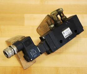 B552acb53c Parker Pneumatic Solenoid Valve 150 Psi 1034 Kpa - Used