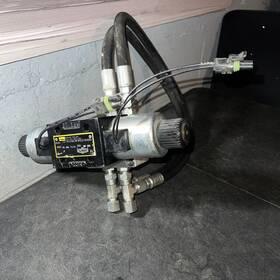 D3we81mcnkw020xb1084 Parker Hydraulic 4500 Psi Solenoid Actuated Control Valve