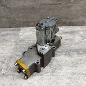 L67053010 Parker Schrader Bellows Solenoid Operated Air Valve 120vac Coil
