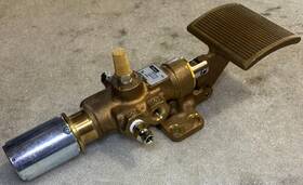 M06224640 Parker Manual Foot Pedal Valve 4-way 225 Psi 1/4 Inch Npt Spring Return
